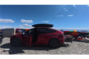 Chinese Tesla Owner's Innovative Journey to Mount Everest Showcases EV Adaptability