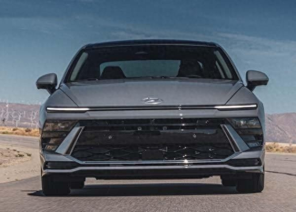 2025 Camry Hybrid vs Sonata Hybrid Comparison
