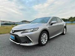 Toyota Camry Yellow 2021