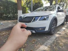 Skoda Octavia White 2018