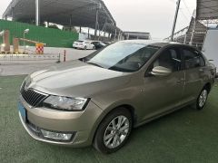Skoda Rapid Yellow 2013
