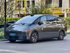 Lixiang Auto MEGA Gray 2024
