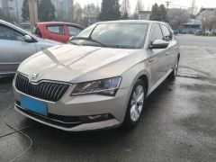 Skoda Superb Yellow 2018