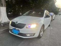 Skoda Octavia White 2015