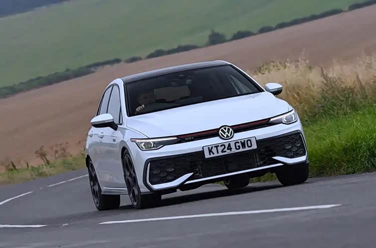VW Golf Trim Comparison 2024: Base vs. Pro vs. R-Line | Best Value Analysis