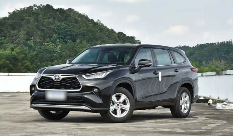Best 3-Row Family Vehicles Under $28K: Toyota Highlander vs Honda Odyssey vs Hyundai Custo