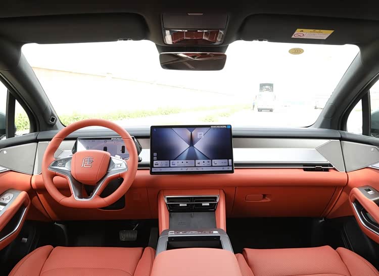 BYD Tang L: The 2025 Flagship Mid-to-Large SUV Redefining 300,000 CNY New Energy Segment